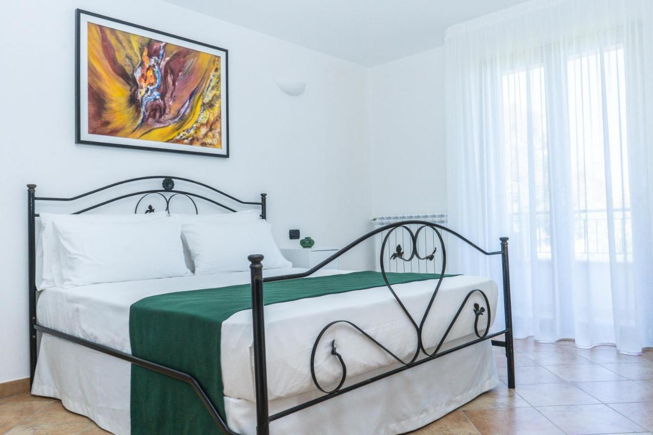 レ・カステッラ Relais Ruggiero Bed & Breakfast エクステリア 写真