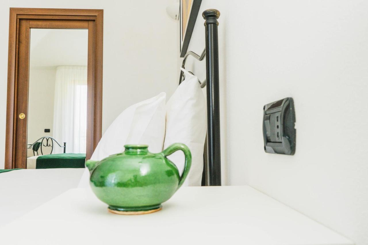 レ・カステッラ Relais Ruggiero Bed & Breakfast エクステリア 写真