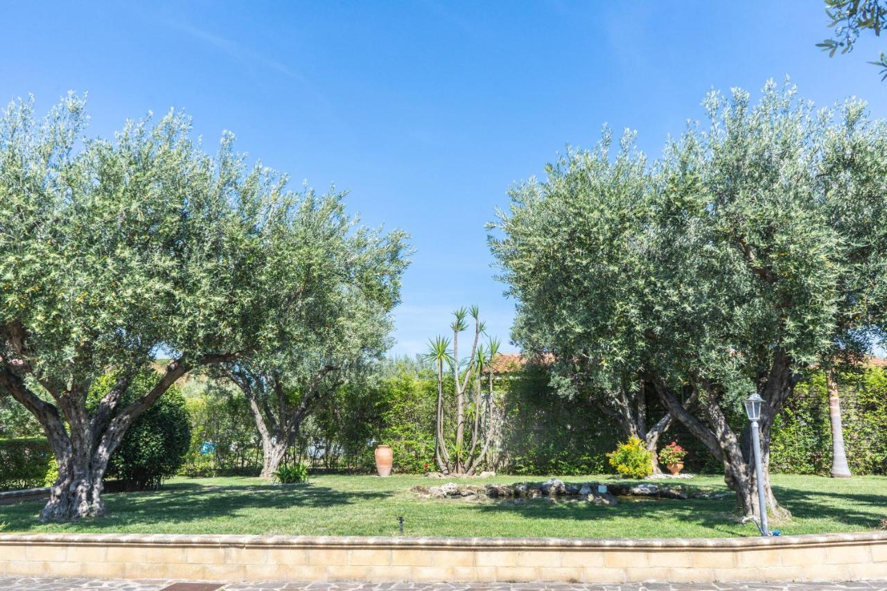 レ・カステッラ Relais Ruggiero Bed & Breakfast エクステリア 写真